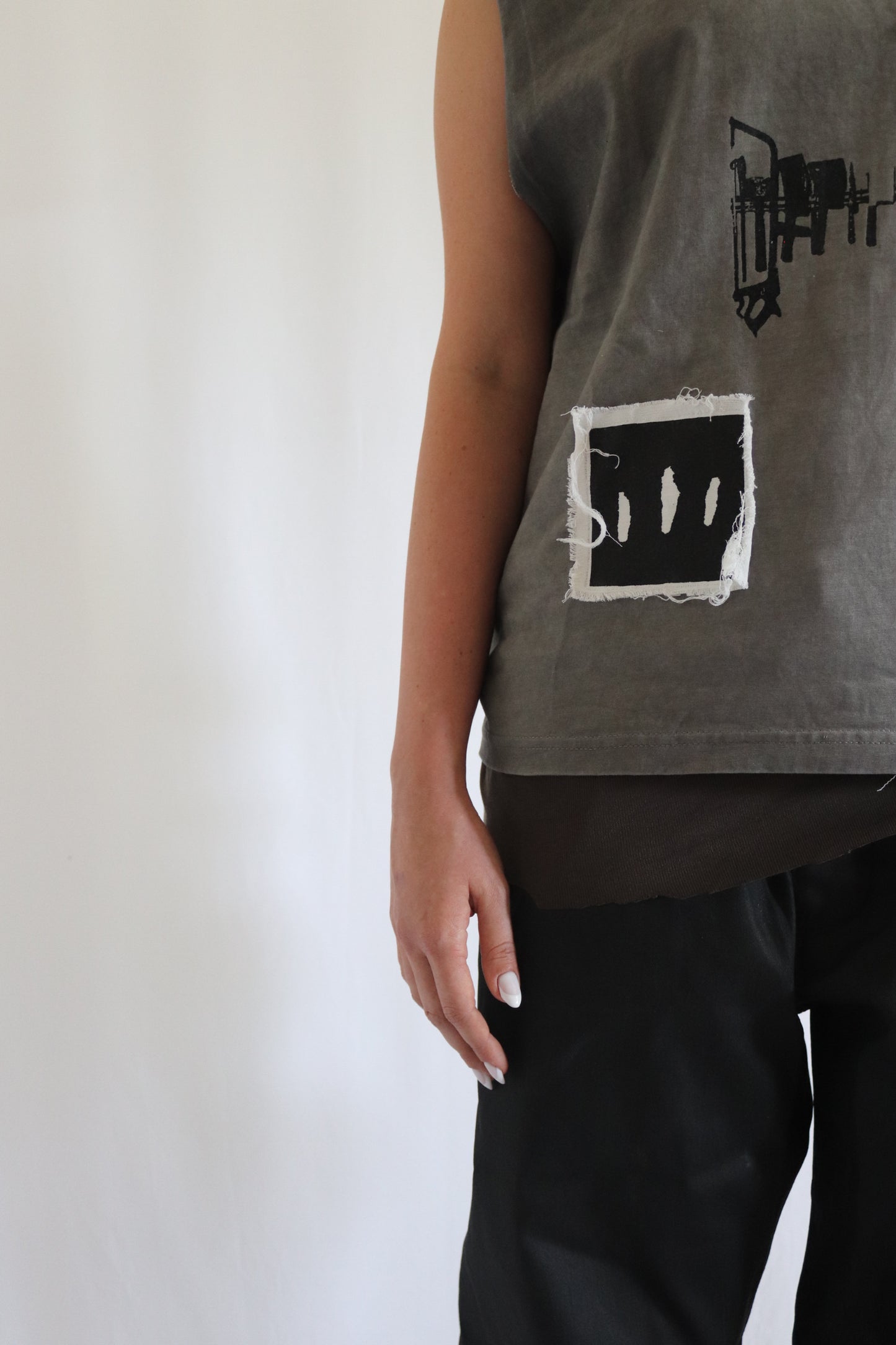 ‘Light’ patches tank top