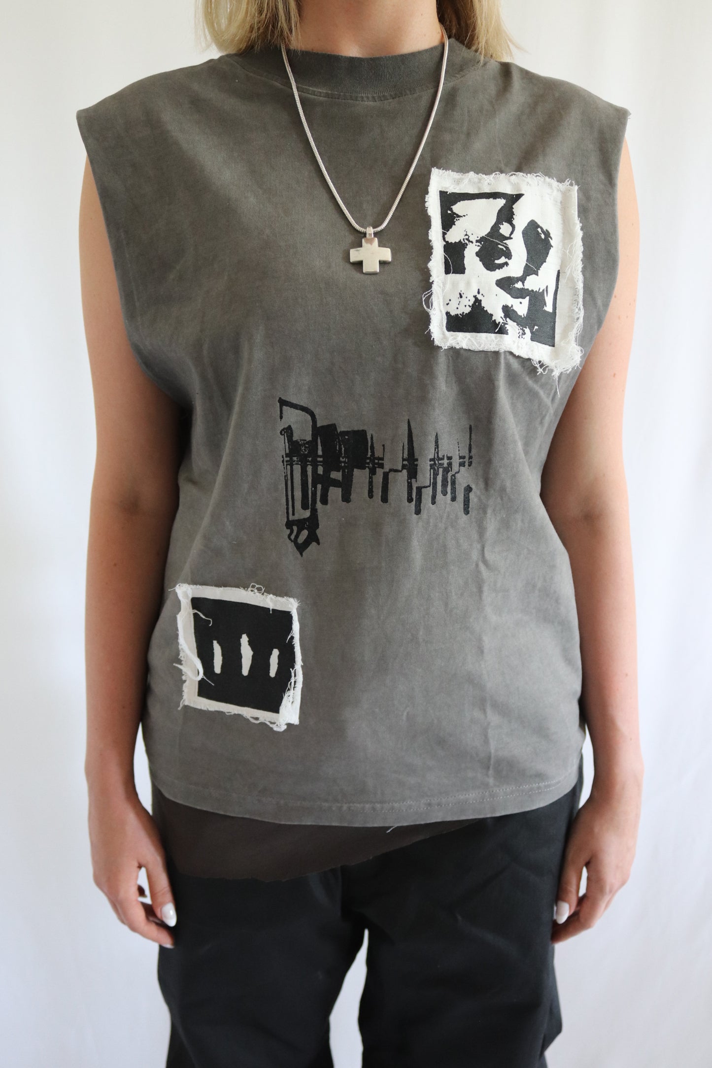 ‘Light’ patches tank top